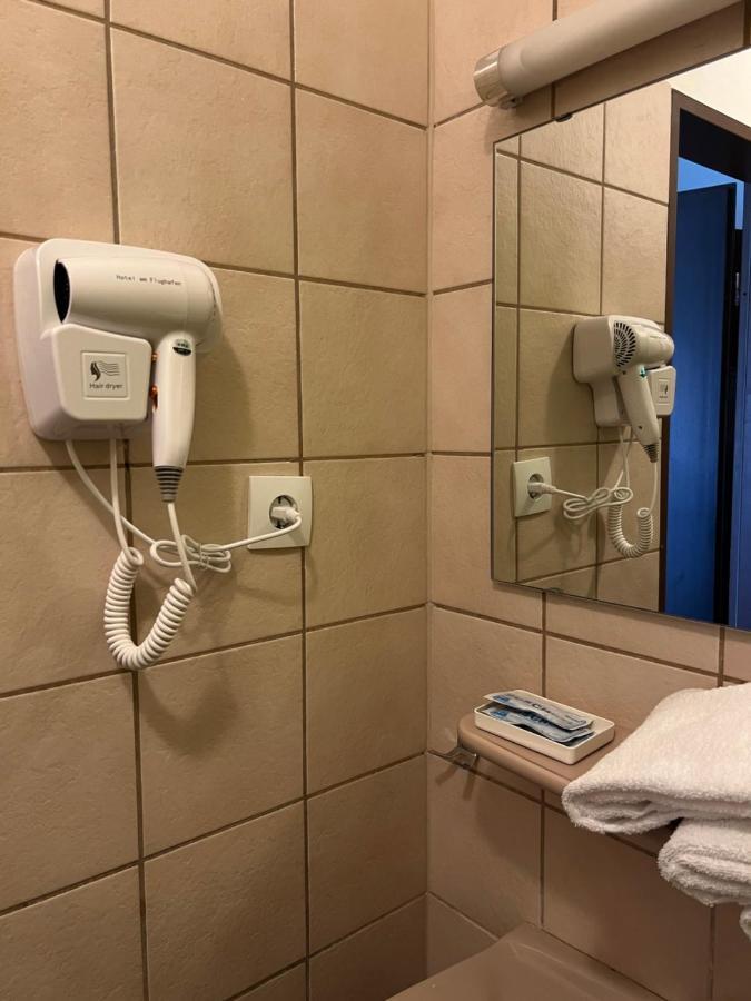 Hotel Am Flughafen Cologne Extérieur photo