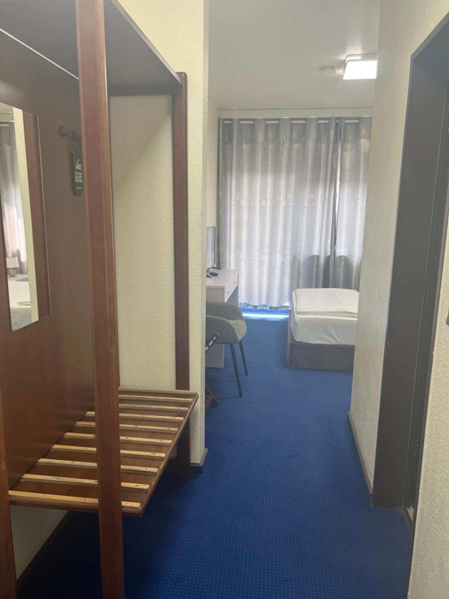 Hotel Am Flughafen Cologne Extérieur photo