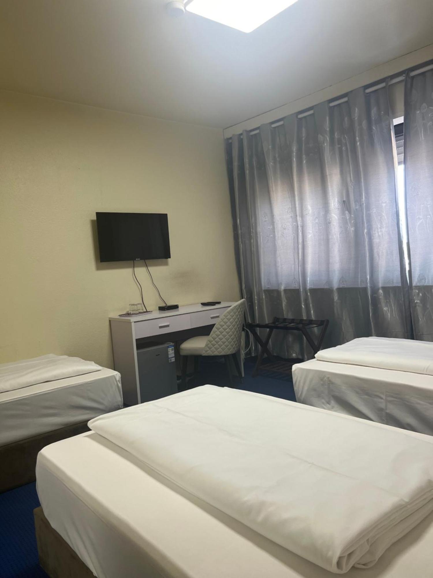 Hotel Am Flughafen Cologne Extérieur photo