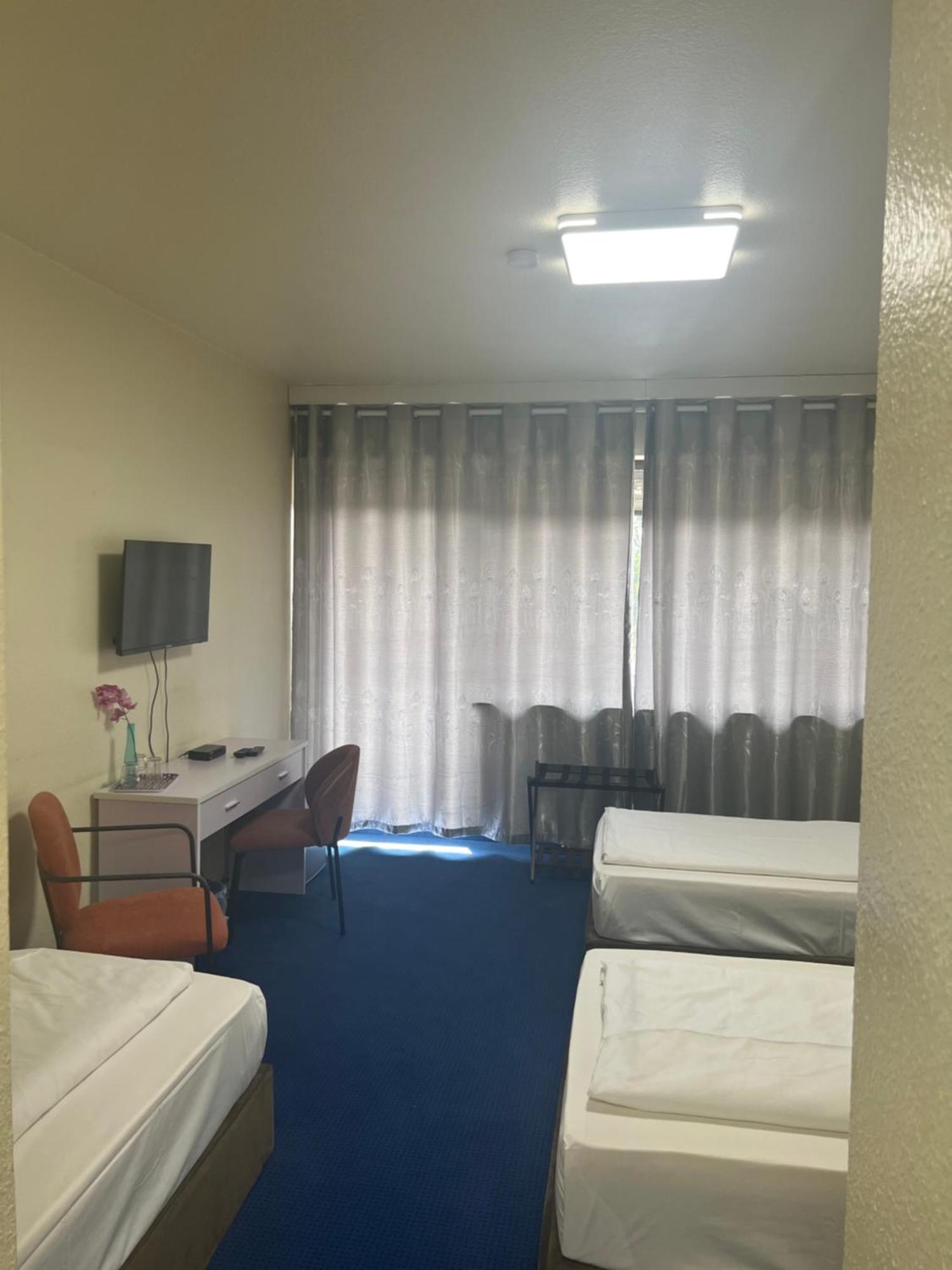 Hotel Am Flughafen Cologne Extérieur photo